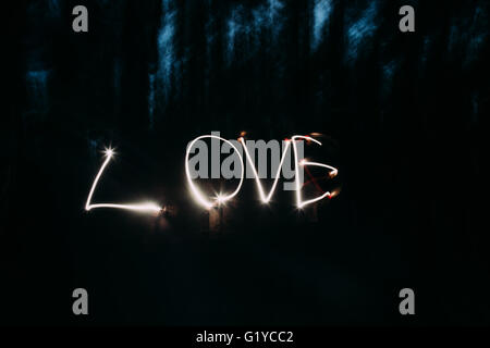 Light Painting des Wortes Liebe Stockfoto