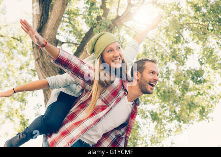 Junges Paar Besuch in Paris Stockfoto