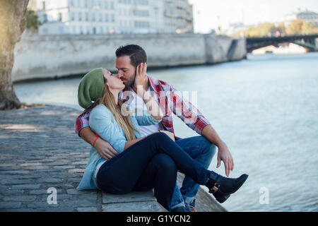 Junges Paar Besuch in Paris Stockfoto