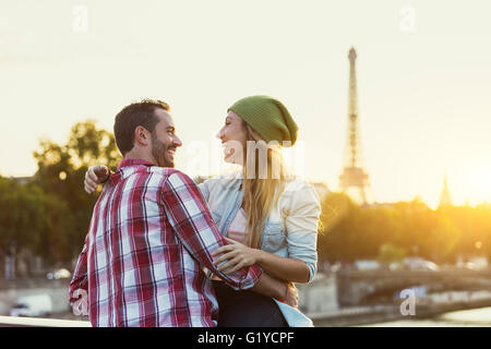 Junges Paar Besuch in Paris Stockfoto