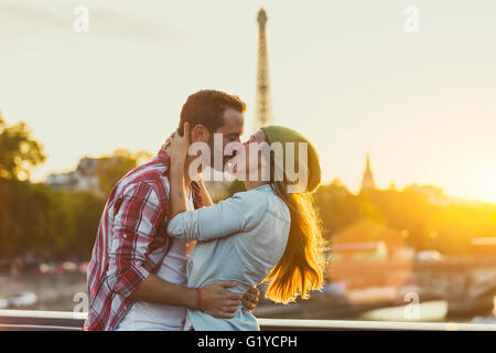 Junges Paar Besuch in Paris Stockfoto