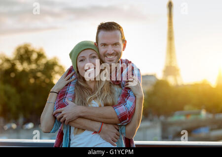 Junges Paar Besuch in Paris Stockfoto