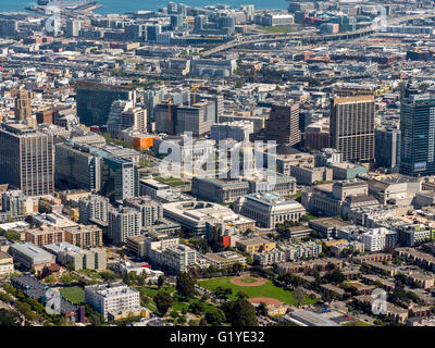 Luftaufnahme, Rathaus, Civic Center Plaza, Veteranen-Gebäude, War Memorial Opera House, San Francisco, San Francisco Bay Area Stockfoto