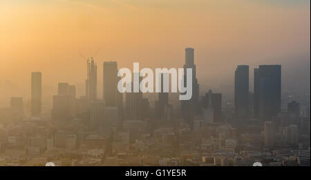 Wolkenkratzer von Downtown Los Angeles im Nebel, Smog, Los Angeles, Los Angeles County, Kalifornien, USA Stockfoto