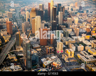 Wolkenkratzer von Downtown Los Angeles im Nebel, Smog, Los Angeles, Los Angeles County, Kalifornien, USA Stockfoto