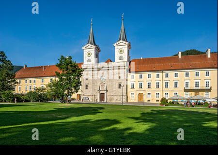 Ehemaligen Benediktinerkloster Tegernsee mit Basilika St. Quirin, heute Schloss mit Bräustüberl Tegernsee, Oberbayern Stockfoto