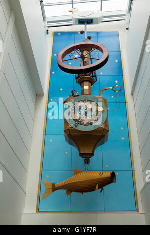 Kit Williams entworfen, die wollen Fisch Uhr Regent Arcade, Regent Street in Cheltenham, Gloucestershire, UK Stockfoto