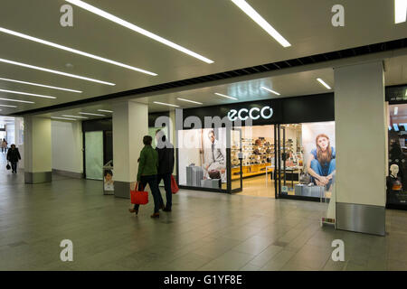 ECCO-Schuh-Shop im Regent Arcade, Regent Street in Cheltenham, Gloucestershire, UK Stockfoto