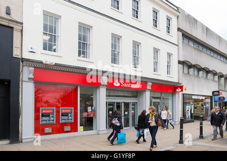 Santander Bank in der High Street in Cheltenham, Gloucestershire, UK Stockfoto