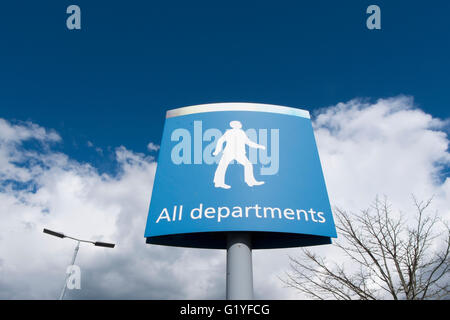 Schild mit Wegbeschreibungen zu Abteilungen an der Great Western Hospital in Swindon, Wiltshire, UK Stockfoto