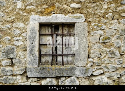 Fenster auf ein verfallenes Haus in Pican Istrien Kroatien Stockfoto