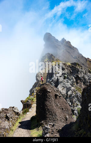 FUNCHAL, PORTUGAL-März 24, unbekannten Menschen zu Fuß auf dem Gipfel des Pico Arieiro Berge auf 24. März 2016 in Funchal, das Stockfoto