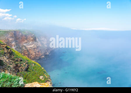 Kap Kaliakra, Bulgarien. Felsige Küste von Cape mit Blick aufs Meer. Stockfoto