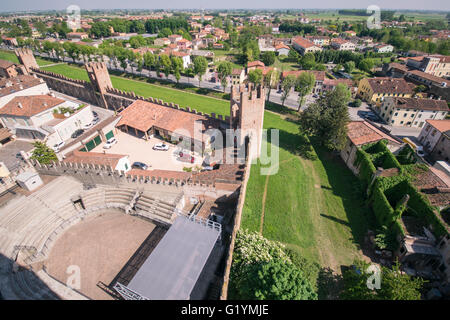 Luftbild von der ummauerten Stadt Montagnana, eines der schönsten Dörfer in Italien. Stockfoto