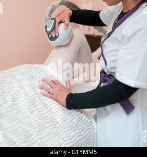 EVLT (endovenöse Laserbehandlung) zur Behandlung von Krampfadern. Stockfoto