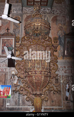 Kanzel der St.-Antonius Kirche am Ollur in Kerala Stockfoto