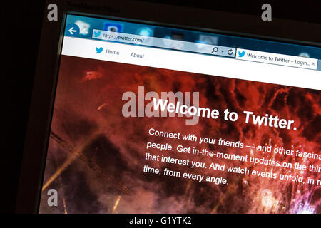 Twitter-Website auf einem Computer-Bildschirm. Twitter ist ein kostenloser social-Networking- und microblogging Stockfoto