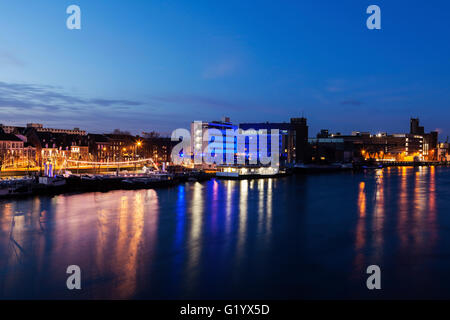 Maastricht-Panorama entlang der Maas. Maastricht, Limburg, Niederlande. Stockfoto