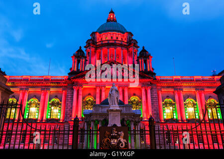 Beleuchtete der Belfast City Hall Stockfoto