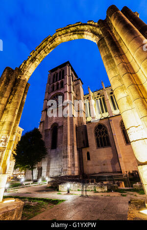 St. Johns Cathedral und alten Ruinen in Lyon Stockfoto