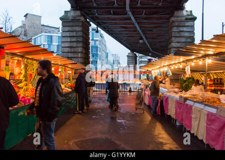 Morgenmarkt in Rue de Grenelle, Paris, Frankreich. Stockfoto