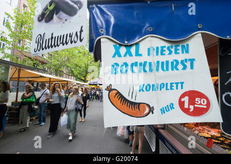 Bauernmarkt am Wochenende am Kollwitzplatz im Prenzlauer Berg in Berlin Deutschland Stockfoto