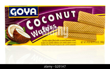 Winneconne, Wisconsin - 19. Mai 2016: Paket von Goya Kokos Waffeln auf einem isolierten Hintergrund Stockfoto