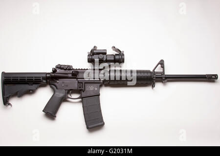 Smith & Wesson M & P15 Gewehr mit Vortex Rahmen Stockfoto