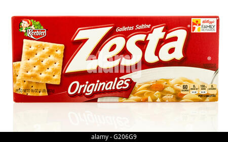 Winneconne, Wisconsin - 19. Mai 2016: Box Zesta Saltine Cracker auf einem isolierten Hintergrund Stockfoto