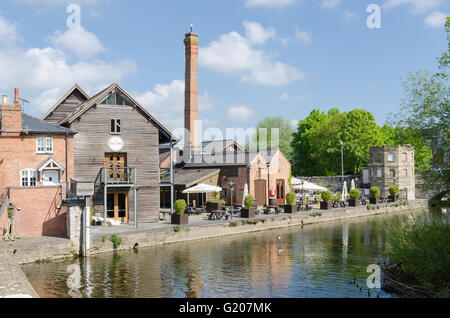 Cox Hof Restaurant und Pub am Fluss Avon in Stratford Warwickshire Stockfoto