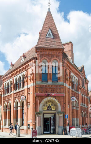 Die alte Bank Gebäude, die jetzt HSBC in Chapel Street, Stratford-upon-Avon Häuser Stockfoto