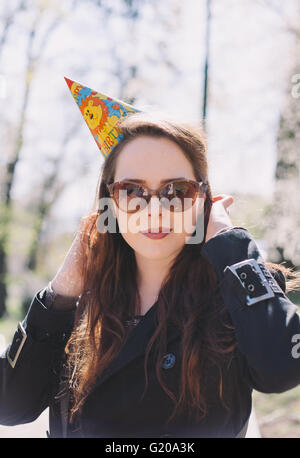 Porträt einer Frau feiert Geburtstag Stockfoto