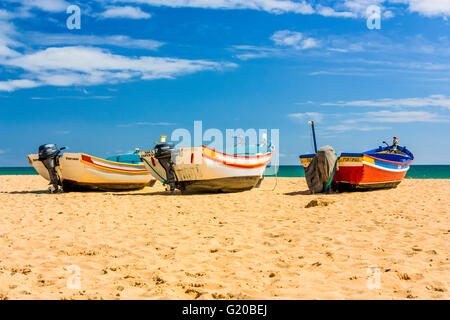 Drei Angelboote/Fischerboote in Armacao de Pera, Portugal Stockfoto