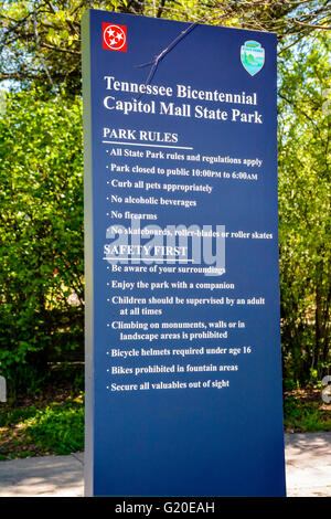 Die Tennessee Bicentennial Capitol Mall State Park-Regeln zu unterzeichnen, in Nashville, TN Stockfoto