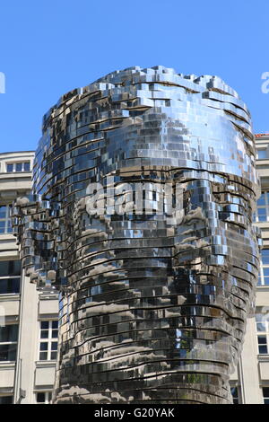 Metalmorphosis Skulptur von Franz Kafka in Prag von David Cerny Stockfoto