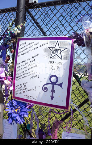 Prinz 1958-2016 R.I.P. "Love Symbol" Purple Rain Plakat erste Ave Stern. Paisley Park Studios Chanhassen, Minnesota MN USA Stockfoto