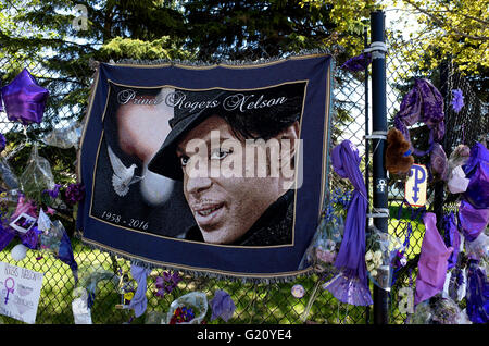 Großen Wandteppich Portrait Prince Rogers Nelson 1958-2016 mit weißen Friedens Taube. Paisley Park Studios Chanhassen, Minnesota MN USA Stockfoto