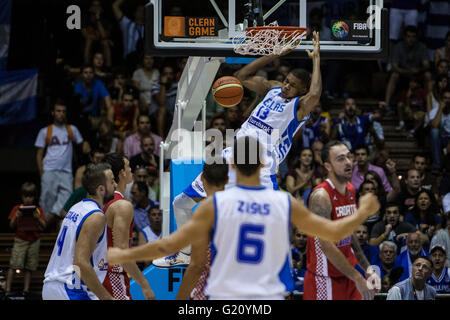 Giannis Antetokounmpo (C), Spieler von Griechenland, macht ein Slam dunk FIBA Basketball World Cup 2014 Gruppenphase Spiel, 3. September 2014 in Sevilla, Spanien Stockfoto