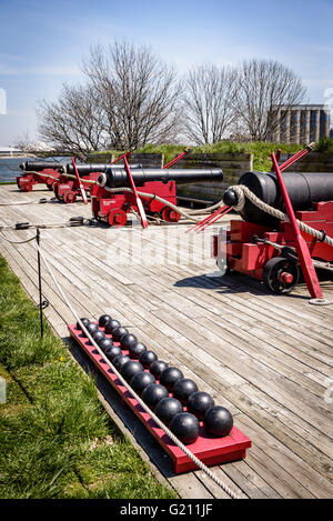 18lb Cannon Batterie, Fort McHenry National Park, Baltimore, MD Stockfoto