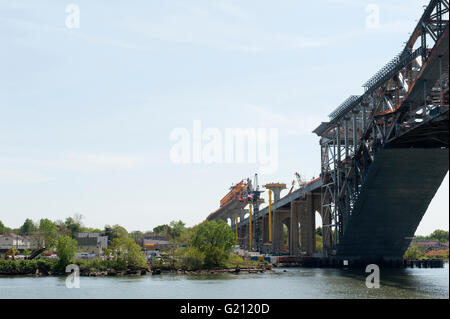 Die Bayonne Bridge, die den Kill van Kull zwischen Bayonne, NJ und Staten Island überspannt, eröffnet im Jahre 1931. Stockfoto