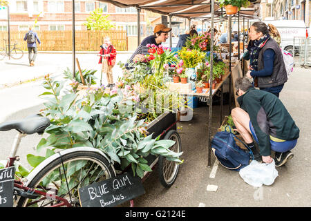 London, Vereinigtes Königreich - 30. April 2016: Druide Straßenmarkt in Bermondsey (befindet sich im Bahnbögen). Tolle Suppen Stockfoto