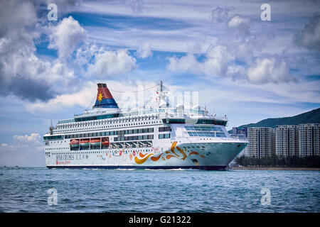 Das Kreuzfahrtschiff Star Fische in Victoria Harbour in Hongkong am 1. August 2015. Stockfoto