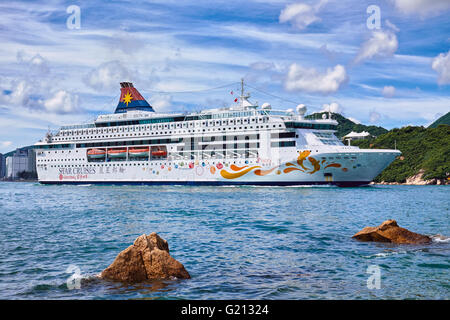 Das Kreuzfahrtschiff Star Fische in Victoria Harbour in Hongkong am 1. August 2015. Stockfoto