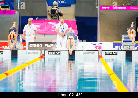 Aquatics Centre, London, UK, 21. Mai 2016. European Swimming Championships. Frauen 200m Schmetterling Halbfinale. Franziska Hentke während des Rennens. Deutsche Schwimmerin Franziska Hendke nimmt zweiten Platz in ihrer Rasse. Bildnachweis: Imageplotter und Sport/Alamy Live Nachrichten Stockfoto