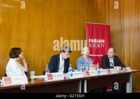 London, UK. 21. Mai 2016. Panel mit Yvette Cooper (4. von links), Arbeits-Wartungstafel für Don Valley an der Fabian Society Summer Conference 21. Mai 2016 Credit: Prixpics/Alamy Live News Stockfoto