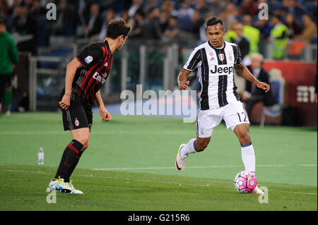 Stadio Olimpico, Rom, Italien. 21. Mai 2016. Coppa Italia-Finale. AC Mailand gegen Juventus Turin. Alex Sandro © Aktion Plus Sport/Alamy Live-Nachrichten Stockfoto