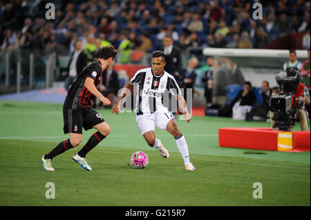 Stadio Olimpico, Rom, Italien. 21. Mai 2016. Coppa Italia-Finale. AC Mailand gegen Juventus Turin. Alex Sandro © Aktion Plus Sport/Alamy Live-Nachrichten Stockfoto