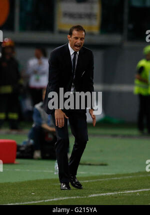 Rom, Italien. 21. Mai 2016. Massimiliano Allegri während der Coppa Italia Finale Fußball match zwischen Juventus Turin und AC Mailand im Olympiastadion. Juventus gewann 1-0. © Ciro De Luca/Pacific Press/Alamy Live-Nachrichten Stockfoto