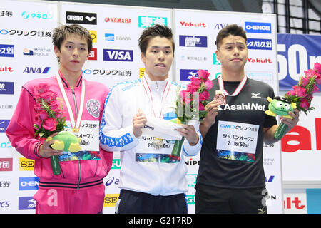 (L-R) Atsuya Yoshida, Ayatsugu Hirai, Yasunari Hirai, 20. Mai 2016 - Schwimmen: Japan Open 2016 Männer 1500 m Freistil Preisverleihung Tatsumi International Swimming Center in Tokio, Japan. (Foto von Yohei Osada/AFLO SPORT) Stockfoto