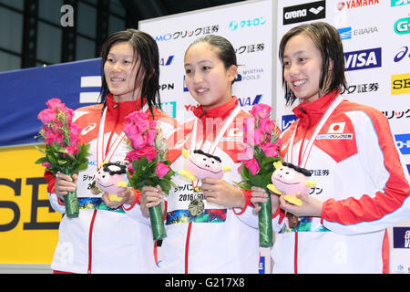 (L-R) Rie Kaneto, Kanako Watanabe, Runa Imai, 20. Mai 2016 - Schwimmen: Japan Open 2016 Frauen 100 m Brustschwimmen Preisverleihung Tatsumi International Swimming Center in Tokio, Japan. (Foto von Yohei Osada/AFLO SPORT) Stockfoto